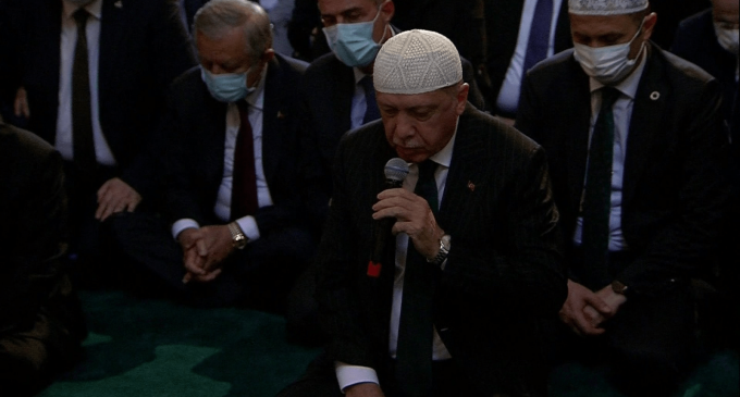 AKP’nin Ayasofya’da namaz şovu: Devlet törenine döndü