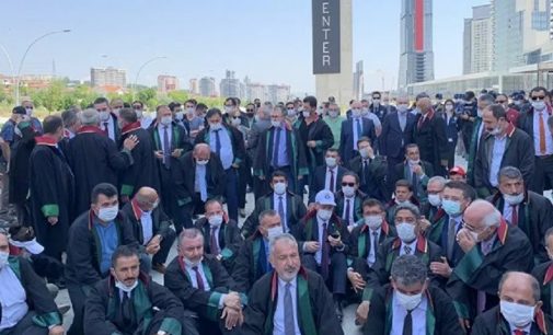 Avukatlardan Ankara Adliyesi’nde baroların bölünmesine karşı eylem