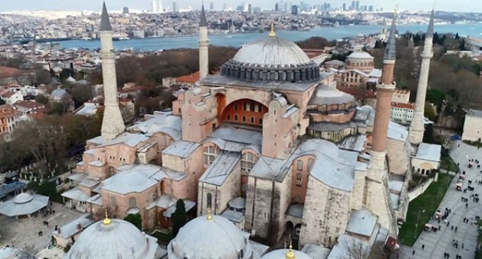 Yunanistan Dışişleri: Ayasofya’nın camiye dönüştürülmesi insanlığın kültürel mirasına indirilen darbe
