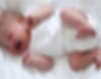 Bir kadın, üç haftalık bebeğini boğarak öldürdü