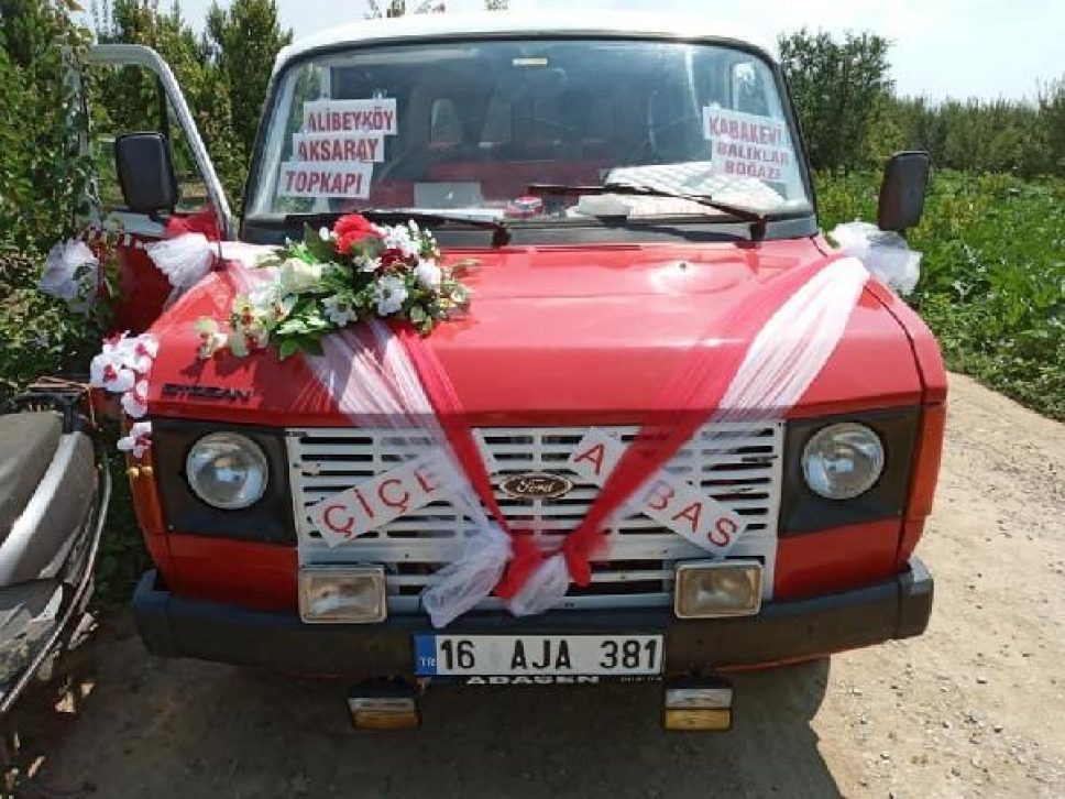 ‘Çiçek Abbas’ filmindeki minibüsü yaptı