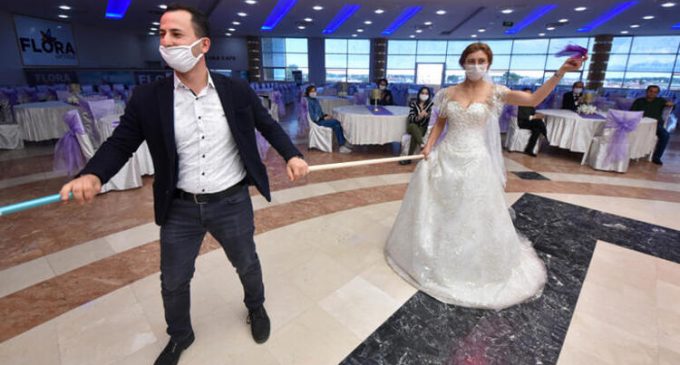 İstanbul Valiliği yeni tedbir kararlarını açıkladı: Kapalı alanlarda düğün yapmak yasaklandı