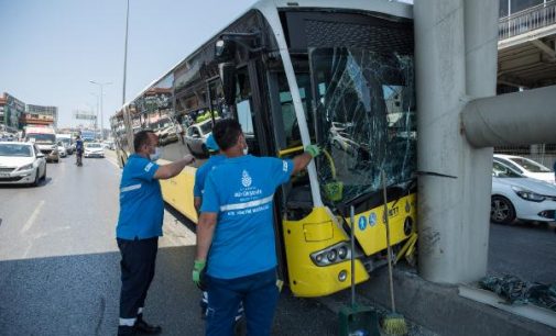 İETT otobüsü köprü ayağına çarptı: 19 yolcu yaralandı