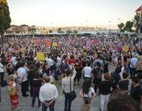 Kadınlar Pınar Gültekin’in katledilmesinin ardından, kadın cinayetlerine karşı sokakta