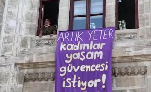 Bakanlığa ‘İstanbul Sözleşmesi’ pankartı asan kadınlar gözaltına alındı