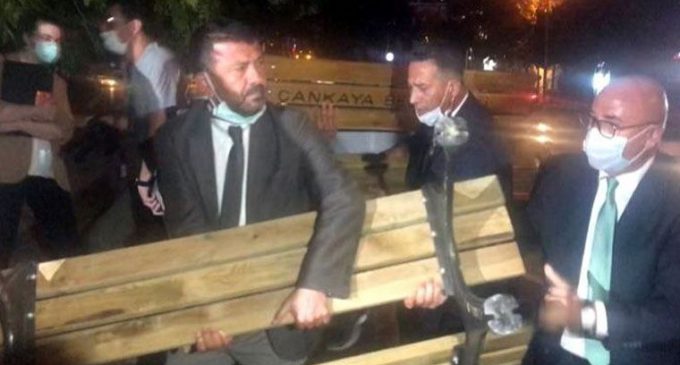 Belediyenin baro başkanlarına ‘bank’ jestini polis engelleyince CHP’li vekiller taşıdı