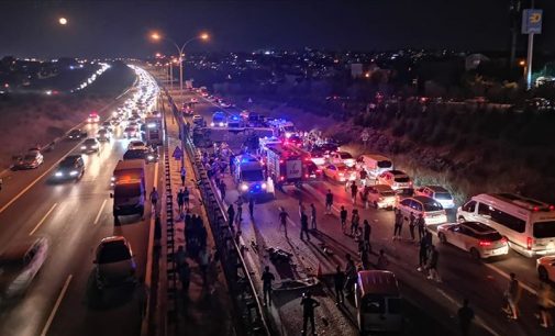 Kocaeli’de yolcu otobüsü devrildi: Bir can kaybı, 14 yaralı