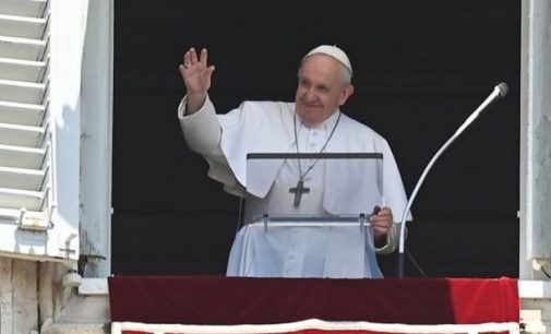 Papa Francis, altı ay aradan sonra halkın karşısına çıktı