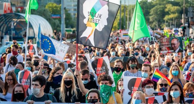 Polonya’nın İstanbul Sözleşmesi’nden çekilme süreci başlıyor: Karar Polonya’da protesto edildi