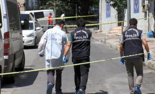 Uyuşturucu satıcılarından polise silahlı saldırı: Bir polis yaşamını yitirdi, bir polis yaralandı