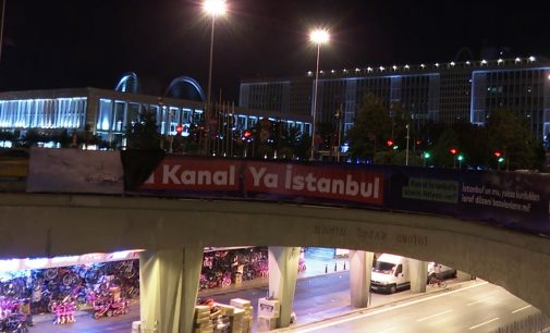 İBB’nin “Ya kanal ya İstanbul” yazılı afişleri gece yarısı polis tarafından söküldü