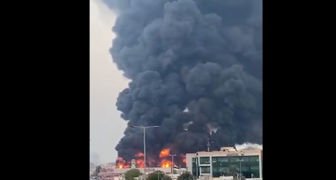 BAE’de sanayi bölgesinde büyük yangın çıktı