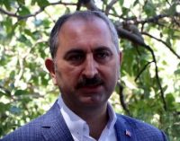 Adalet Bakanı Gül, Yunan mevkidaşı Tsiaras’a “Erdoğan manşetini” şikayet etti