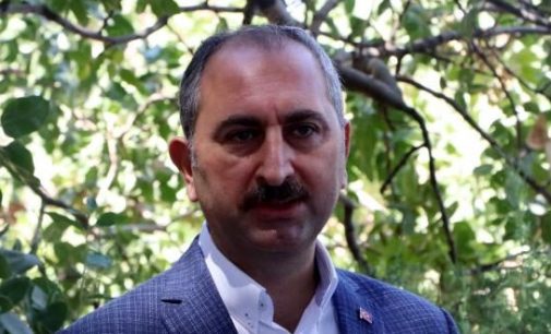 Adalet Bakanı Gül, Yunan mevkidaşı Tsiaras’a “Erdoğan manşetini” şikayet etti