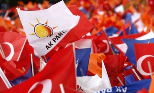 AKP ilçe kongresinde gerginlik: İl başkanı ve divan başkanının ayak oyunlarına alet edildim