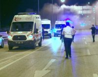 Sıkıştırılan ambulans şarampole yuvarlanarak yandı: Üçü sağlıkçı dört kişi yaralandı
