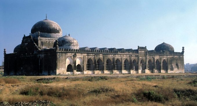 Tarihi ‘Babür Camisi’ tapınak oluyor: Hindistan Başbakanı Modi ilk tuğlayı koydu