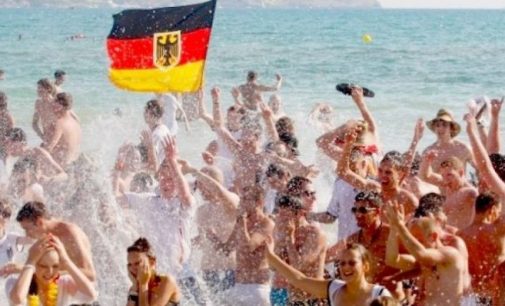 Bakan Ersoy açıkladı: Almanya turistik dört ile yönelik seyahat kısıtlamasını kaldırdı