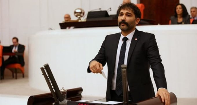 TİP Milletvekili Barış Atay’a tekmeli saldırı: İçişleri Bakanı Soylu adeta hedef göstermişti!