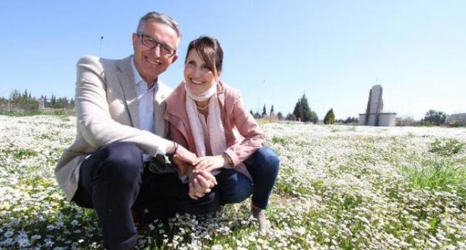 Gaziemir Belediye Başkanı Halil Arda, eşini “Onursal Koordinatör” ilan etti