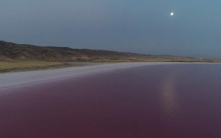 Bembeyaz Tuz Gölü pembe renge büründü