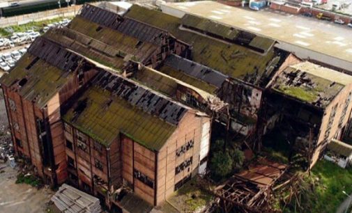 Tunç Soyer’den “tarihi elektrik fabrikası” çıkışı: Üzerinden iki yıl geçti bina biraz daha çürüdü