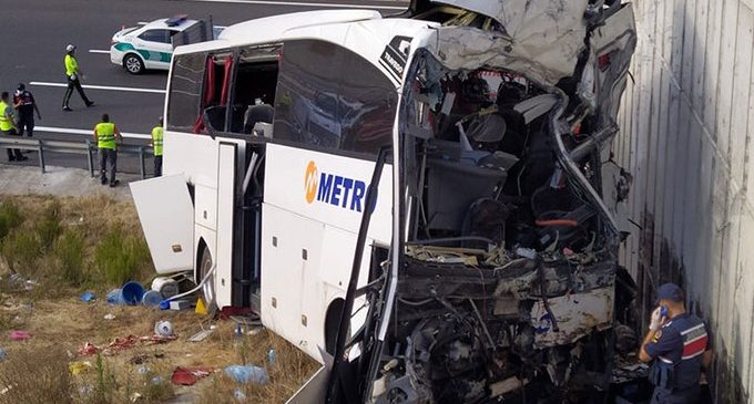 İstanbul’da yolcu otobüsü yoldan çıktı: Beş ölü, 25 yaralı