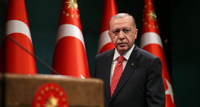 Erdoğan: Bay Kemal yanına iki tane başörtülü alıp milleti aldatma sürecini de bıraksın