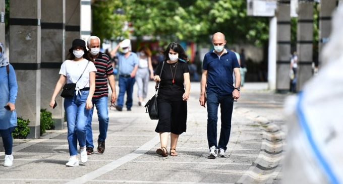 İzmir’de yeni koronavirüs kısıtlamaları: Sokak düğünleri yasaklandı, düğünlere saat sınırı