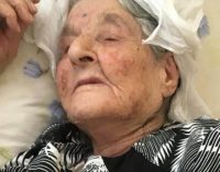 Koronavirüs testi pozitif çıkan 92 yaşındaki kadın ‘yoğun bakımda yer yok’ denilerek evine gönderildi
