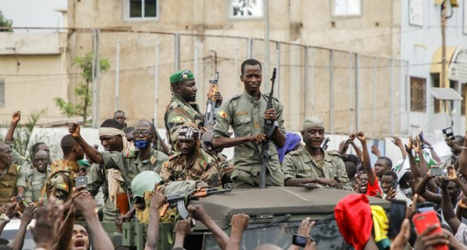 Afrika Birliği, Mali’nin üyeliğini askıya aldı