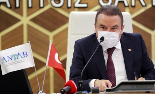 Antalya Büyükşehir Belediye Başkanı Böcek, 64 gün sonra yoğun bakımdan çıkarıldı