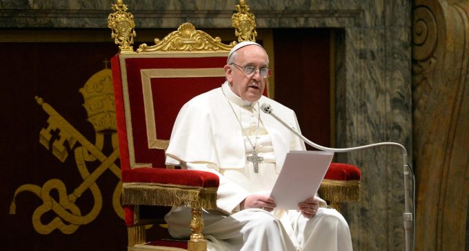 Papa, eşcinsel evlilikleri onayladı: Aile olma hakları var, medeni birliktelik yasası lazım