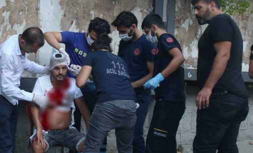 İstanbul’da değnekçi terörü: Park parası karşılığında makbuz isteyen bir kişiyi bıçakladılar