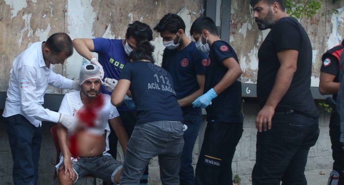 İstanbul’da değnekçi terörü: Park parası karşılığında makbuz isteyen bir kişiyi bıçakladılar