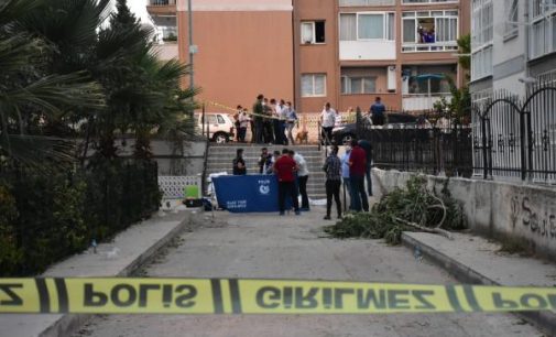 İzmir’de korkunç olay: Boşanma aşamasındaki eşi ile bir kişiyi öldürdükten sonra intihar etti