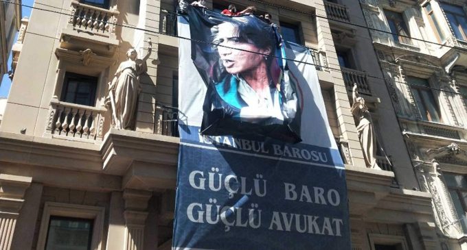 İstanbul Barosu’na pankart soruşturması: ‘Suç yok uydurma bir durum var’
