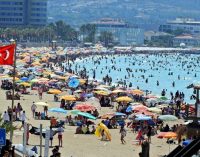 İzmir Valisi Köşger, artan vaka sayılarının nedenini açıkladı: Tatilciler…