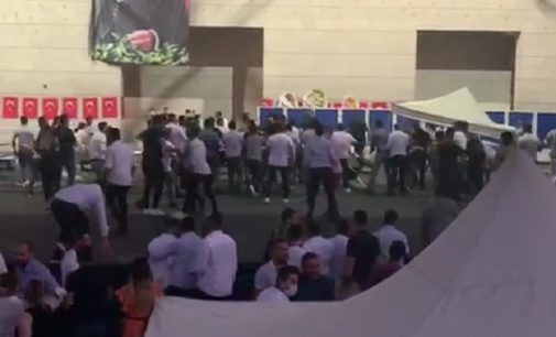 CHP İzmir harekete geçti: Gazetecilere saldıran sekiz CHP’li genç disipline sevk edildi