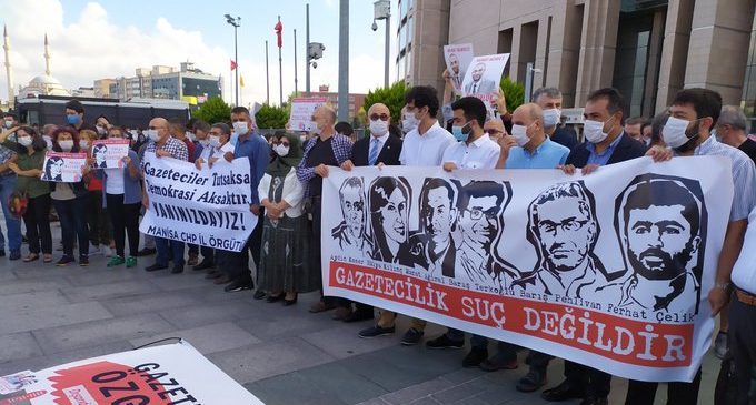 Gazetecilik yargılanamaz: Tutuklu gazeteciler Barış Pehlivan, Hülya Kılınç ve Murat Ağırel hakkında tahliye kararı