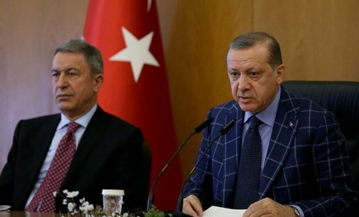 Akar’dan Yunanistan’a “Erdoğan’a hakaret” davası çağrısı: Gerekli idari ve adli işlemlerin derhal yapılmasını bekliyoruz