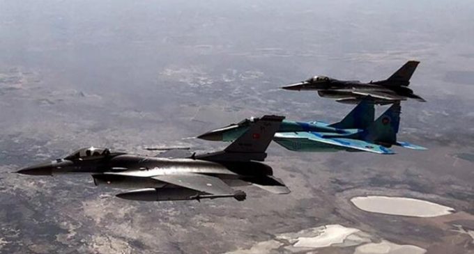 Azerbaycan Savunma Bakanlığı: Hava kuvvetlerimizin cephaneliğinde F-16 jetleri yok