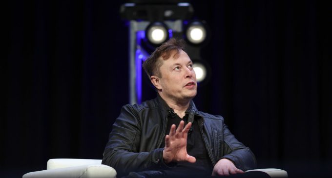 Slavoj Žižek: Elon Musk’ın akıllarımızı kontrol etme arzusu insanlık dışıdır