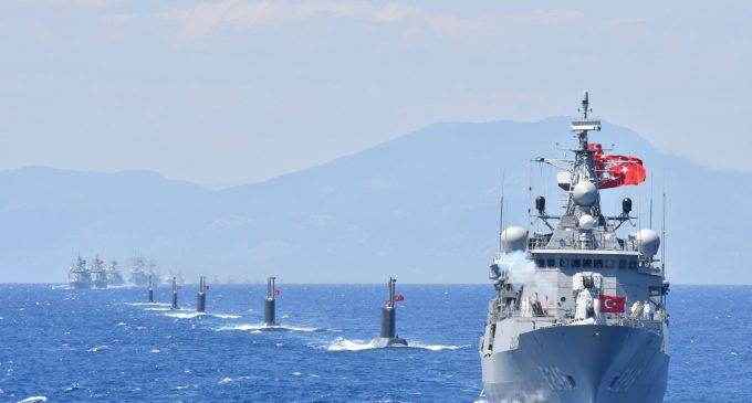 Yunanistan’dan Türkiye’ye Doğu Akdeniz’deki savaş gemilerini çekme çağrısı
