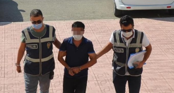 Erdoğan’a hakaretten gözaltına alındı: Kelepçeyle götürüldü