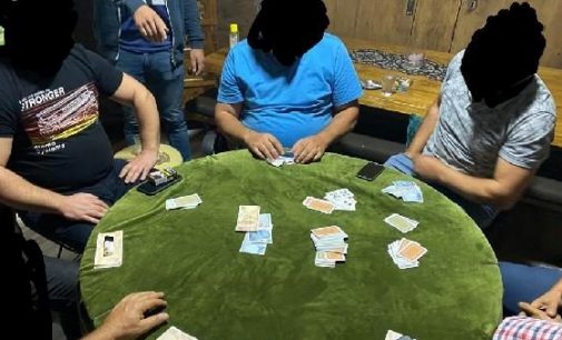 İYİ Parti Rize İl Başkan Yardımcısı Şinasi Yıldız, evinde sekiz kişiyle kumar oynarken yakalandı