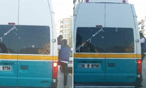 Yurttan koronavirüs manzaraları: İzmir’de dolmuştan taşan yolcular kapıdan sarktı