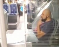 Bu ne rahatlık: Metrobüste hem maske takmadı hem sigara içti