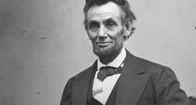 Suikaste kurban giden Lincoln’ün bir tutam saçı 81 bin dolara satıldı