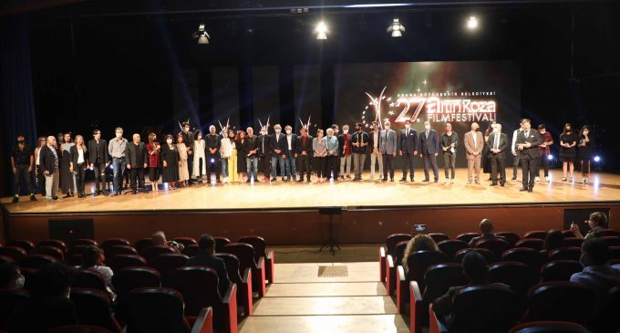 Ercan Kesal’ın “Nasipse Adayız” adlı filmi Altın Koza’da ödülleri topladı